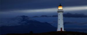 Leuchtturm bei Nacht